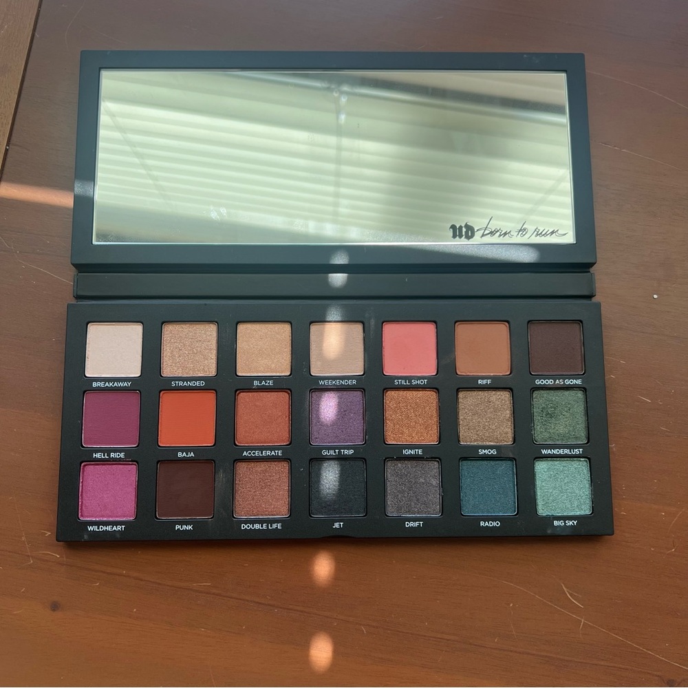 Urban Decay Born to Run Eyeshadow Palette - Vibrant Shades